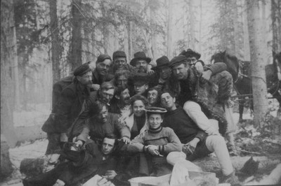 Logging Expedition at Leduc in April 1907
