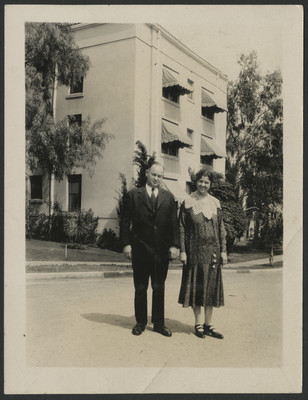 Carlyle and Alfreda Haynes in front of the Glendale Sanitarium
