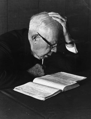 Harry W. Miller reading the Bible