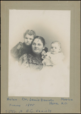 Jessie Hare with her daughters Helen and Marion