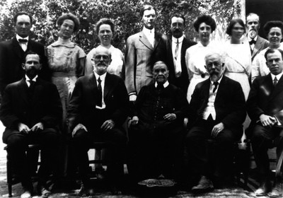Ellen G. White with Elmshaven staff about 1913