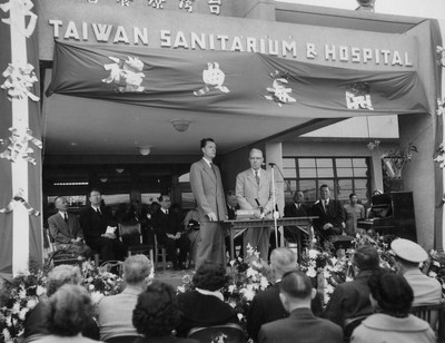 Harry Miller responding to speeches at the opening ceremony of Taiwan Sanitarium and Hospital